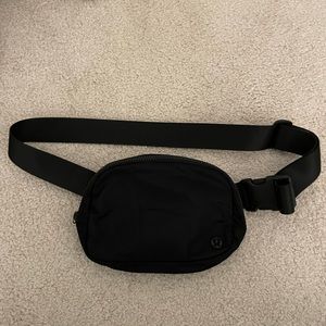 Lululemon everywhere belt bag